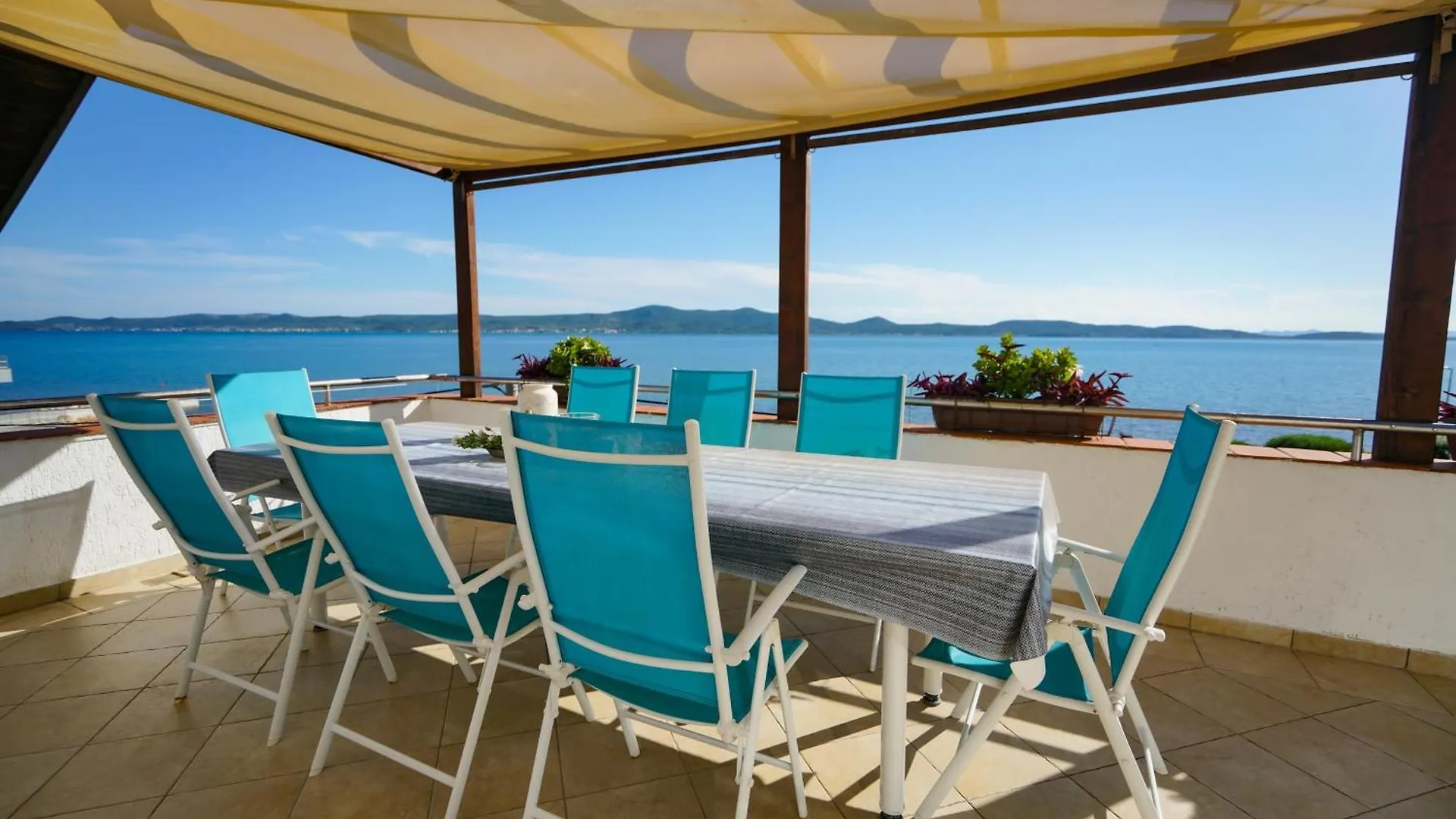 Big Apartment With Sea View Ero Sukošan