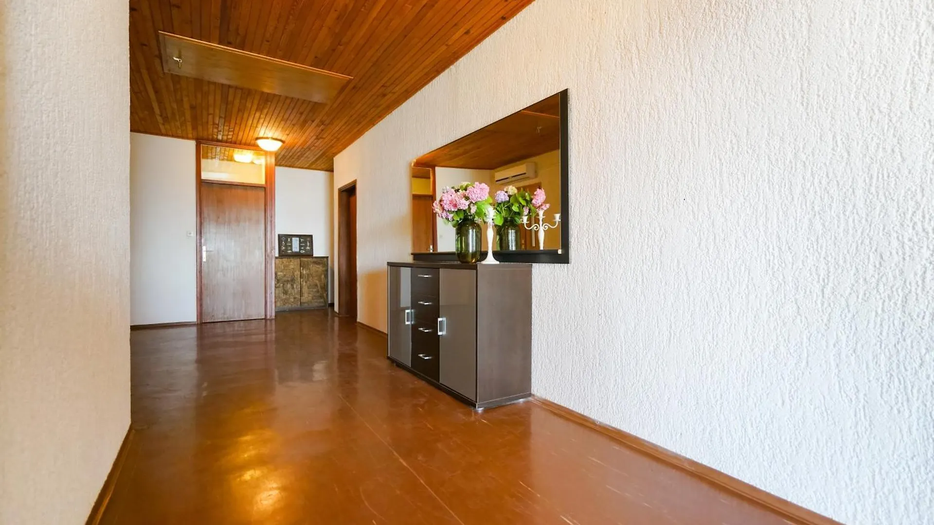 Big Apartment With Sea View Ero Sukošan بيت ضيافة