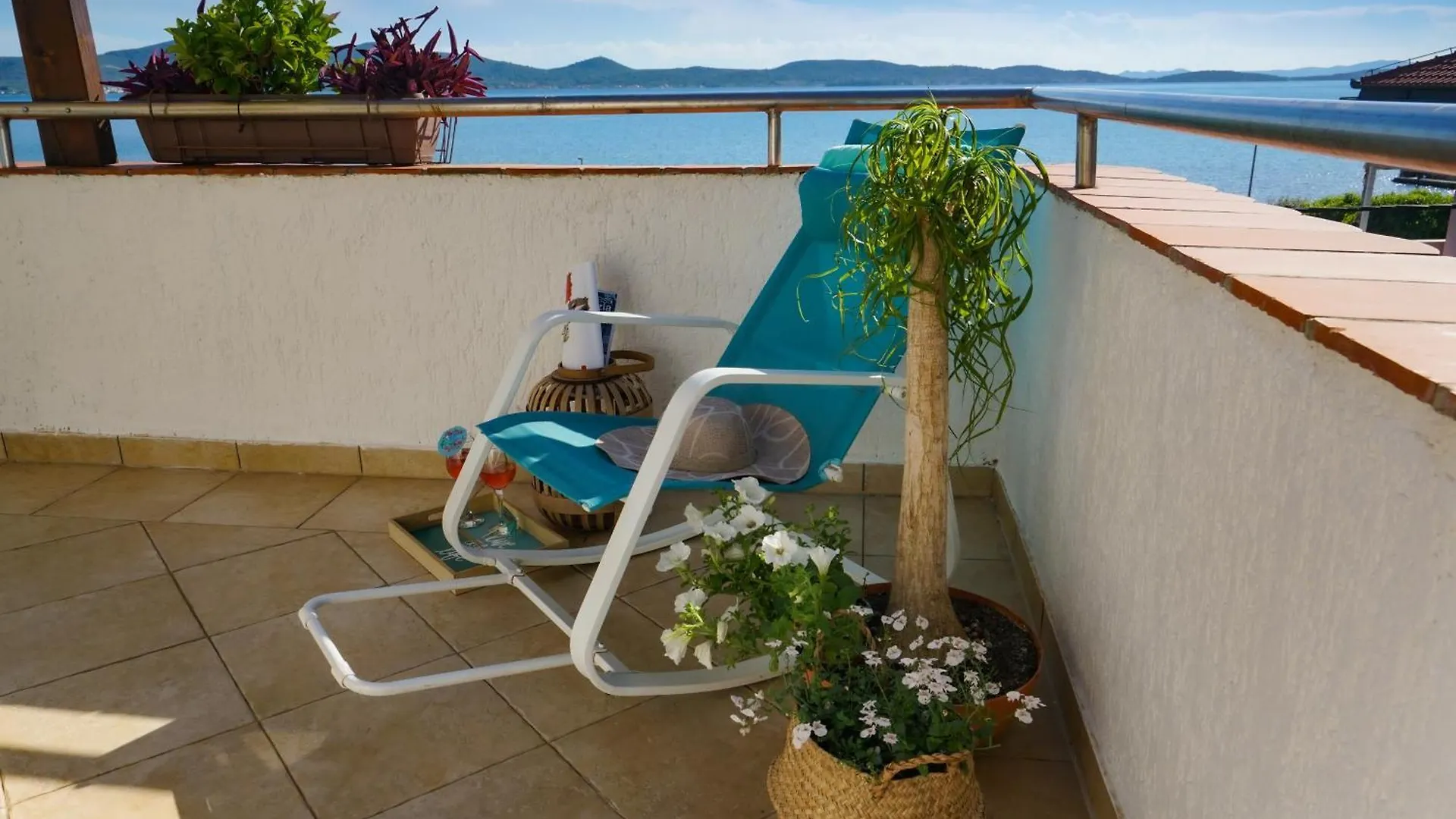 Big Apartment With Sea View Ero Sukošan بيت ضيافة