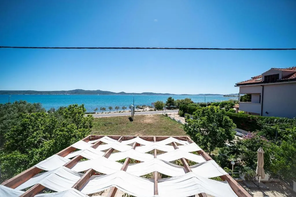 Big Apartment With Sea View Ero Sukošan بيت ضيافة